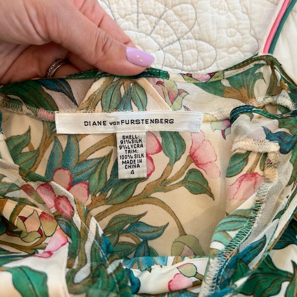 Diane Von Furstenberg Silk Woman’s Top - Size 4 - Picture 4 of 5